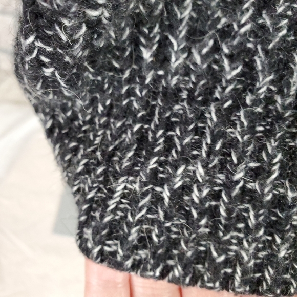 Aritzia TNA Crewneck Black White Marled Wool Angora Cashmere Sweater  Small - Picture 4 of 10